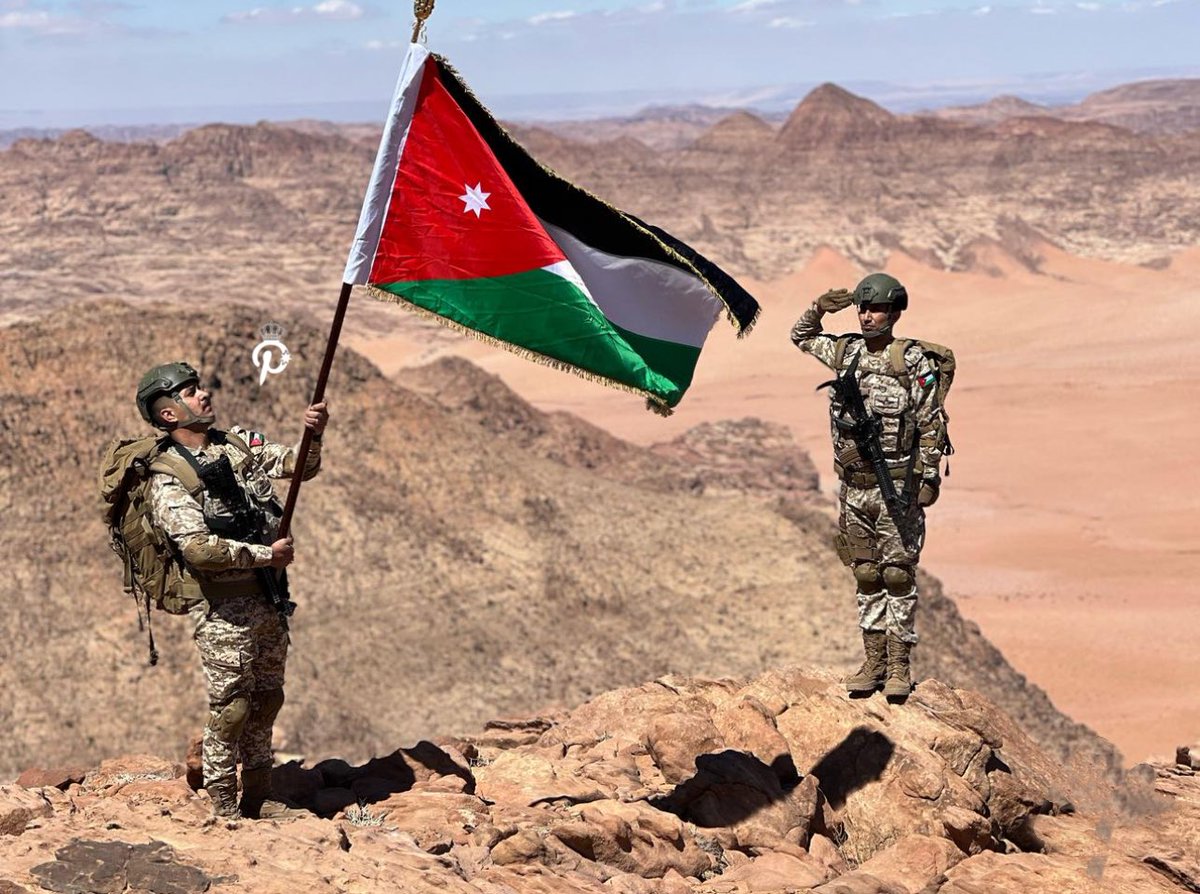 الجيش العربي الباسل يرفع علم الأردن في اعلى قمة جبلية في المملكة 🇯🇴 .