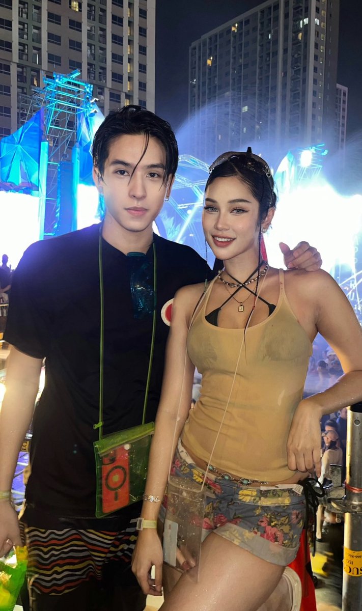 kelexreng's tweet photo. WTF MOMMMY DADDY!!!? https://t.co/8pNVQLZJXU