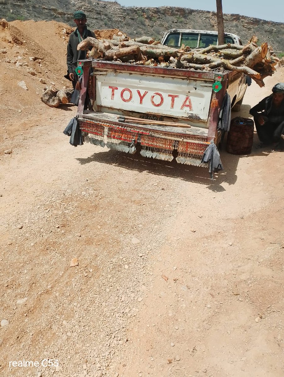 BalochHafeez201's tweet image. Thread: What’s happening to Kirthar National Park is an environmental tragedy in the making. Here’s what I saw today 

I visited the boundary areas of #KirtharNationalPark today. What I witnessed was shocking.1/5
#SaveKirthar 
@UN @UNEP @UNFCCC @WWFPak