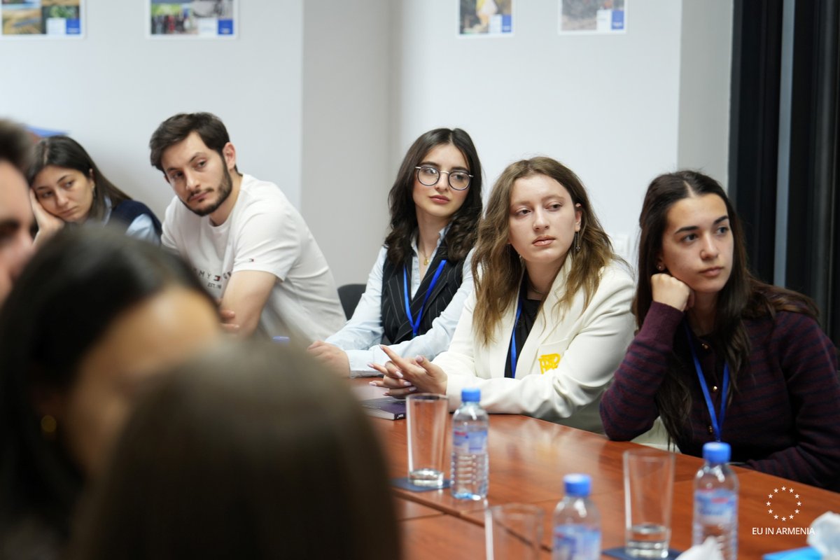 EUAmbArmenia's tweet image. 🚀 Model EU Simulation Game launched!
Met our amazing 🎓 participants @EU_Armenia – full of ideas &amp;amp; motivation.
🗣️ Negotiation, 🤝 teamwork, 🇪🇺 diplomacy!
🙏 to colleague  @PierreSaglier for sharing his insights!
#ModelEU #EU4Youth