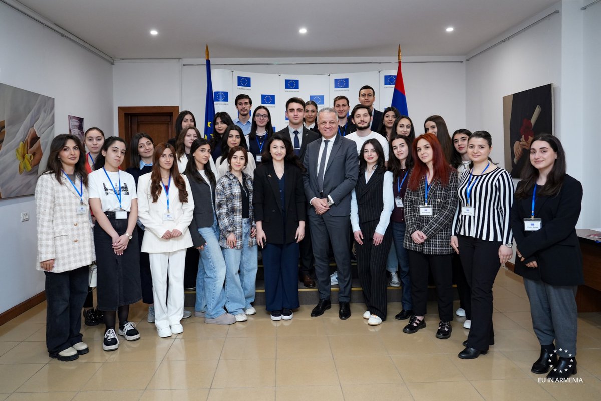 EUAmbArmenia's tweet image. 🚀 Model EU Simulation Game launched!
Met our amazing 🎓 participants @EU_Armenia – full of ideas &amp;amp; motivation.
🗣️ Negotiation, 🤝 teamwork, 🇪🇺 diplomacy!
🙏 to colleague  @PierreSaglier for sharing his insights!
#ModelEU #EU4Youth