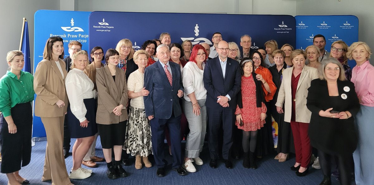 <a href="/RzeczPacjenta/">Rzecznik Praw Pacjenta</a>  <a href="/BartChmielowiec/">Bartłomiej Chmielowiec</a> otwierając świąteczne spotkanie Rady Organizacji Pacjentów w Biurze Rzecznika Praw Pacjenta przypomniał, że prowadzone są prace nad zmianami w przepisach dotyczących #lexszarlatan, tak aby wzmocnić ochronę pacjentów przed oszustami i lepiej dbać o