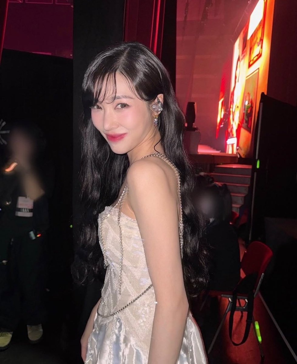 Tiffany Young tweet media