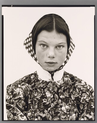 stef_zehr's tweet image. 📷18. Richard Avedon, In the American west, 1983

Freida Kleinsasser, thirteen year old, #Hutterite Colony, Harlowton, Montana, 6/23/83

Jesse Kleinsasser, pig man, #Hutterite Colony, Harlowton, Montana, 6/23/83