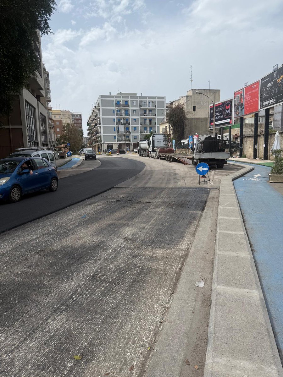 Buon pomeriggio, si rifà il manto stradale in VIALE TICA. Di seguito, le foto sugli interventi in corso.
•
#CantieriStradali