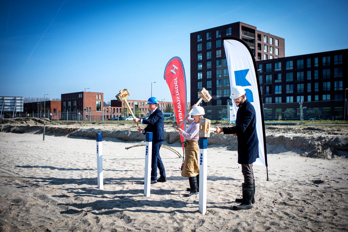 🚧 De uitbreiding van Park 16Hoven is begonnen! 
💥 De eerste paal voor Hof van Maasdam is geslagen. In fase 1: 110 sociale huurwoningen in een groene, toekomstbestendige wijk. Lees meer 👉 havensteder.nl/nieuws/uitbrei…

#Rotterdam #woningbouw #Park16Hoven #Havensteder #gewoonwonen