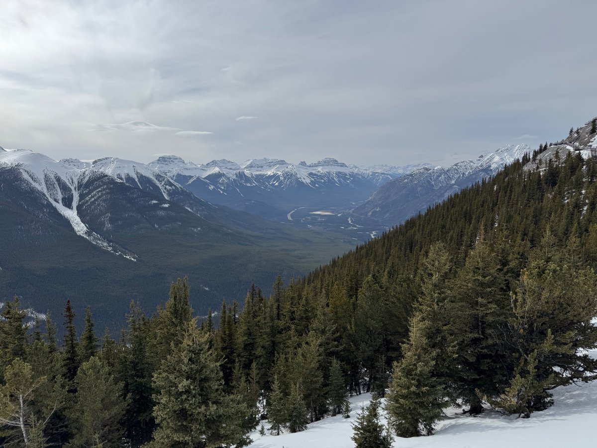 steven_yuen's tweet image. last week, @ajaysabs and I were in the mountains for an event with about a thousand people in the energy industry. we were working with an organization that’s been a customer of our platform @communities_do since 2013, and every 2 years they bring companies, government,…