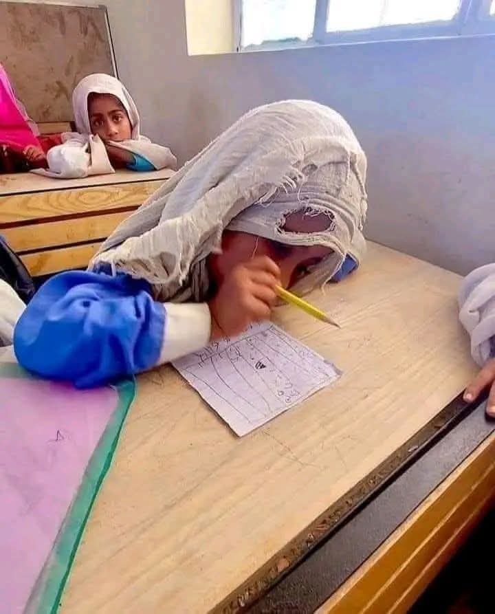 پتہ نہیں ہم کتنے مومن ہیں کتنے کافر ہیں لیکن جو بھی ہیں اللہ ہمارے دلوں سے بے خبر نہیں ھے