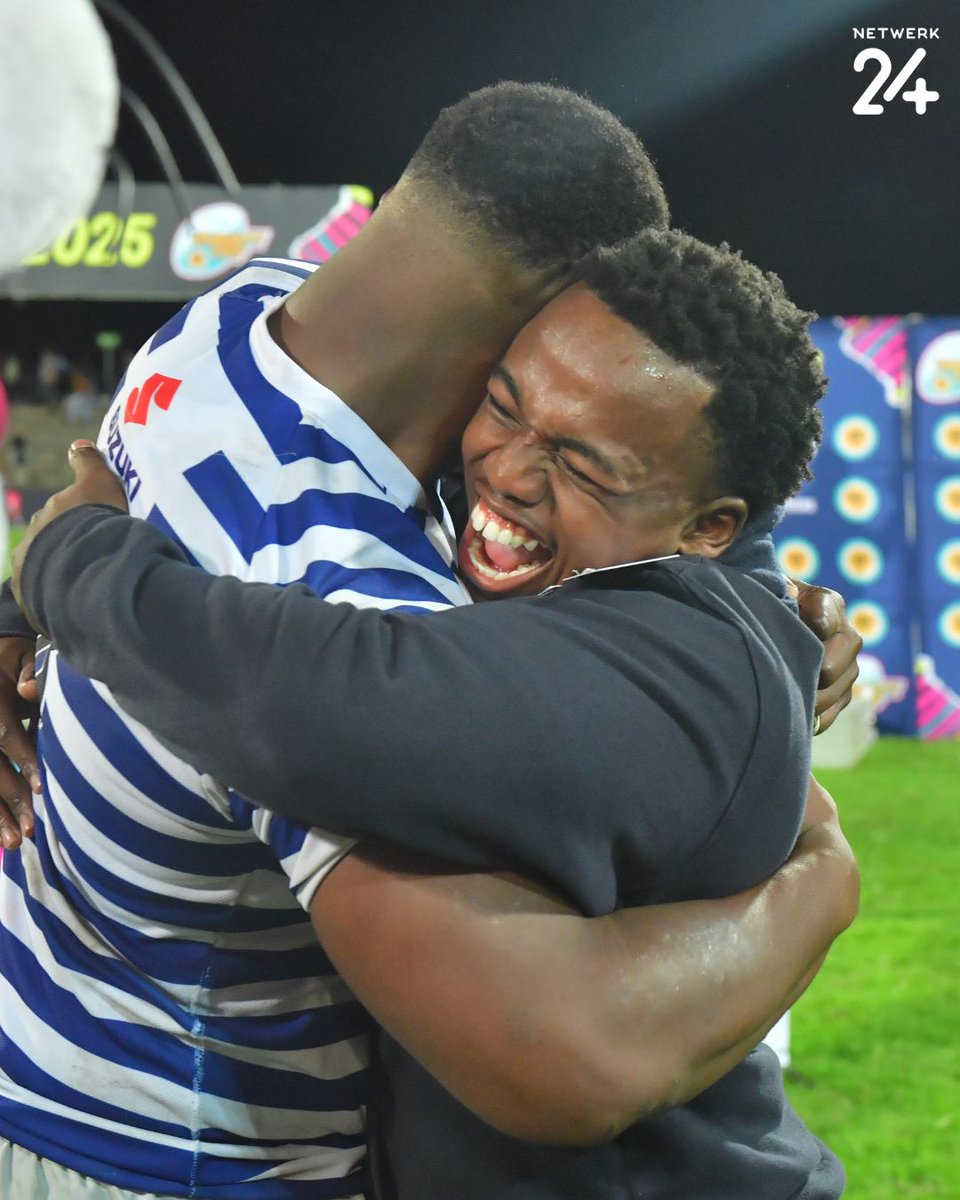 volksbladnuus's tweet photo. Die Ikeys is Maandagaand in Stellenbosch as Varsitybeker-kampioen gekroon nadat hulle die Maties met 44-21 in die eindstryd geklop het. ||#Ikeys #Maties #DanieCravenstadion #Stellenbosch #VarsityCup
https://t.co/mxHUxsChtV https://t.co/PzaZBlhD5r