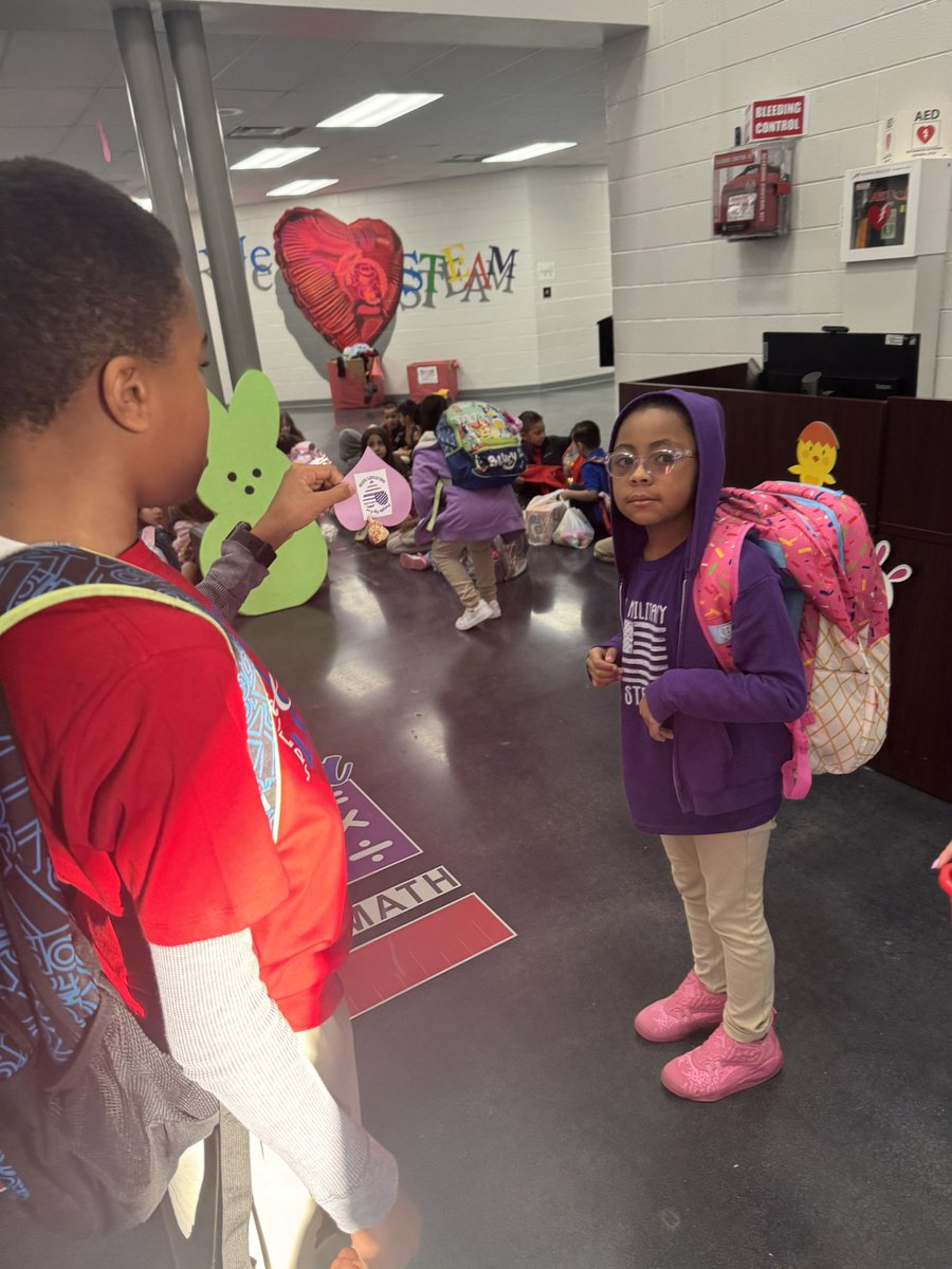 Thank you to our SVSA Student Council, led by Mrs. Suarez and Mrs. Macias, for greeting our Wranglers for Purple Up Day and passing out lollipops! We love our military kiddos! #TeamSISD #ALLIN #LevelUp