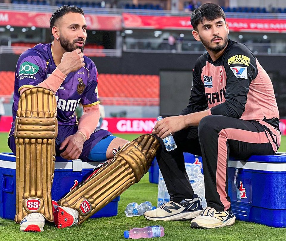 R A T N I S H tweet media