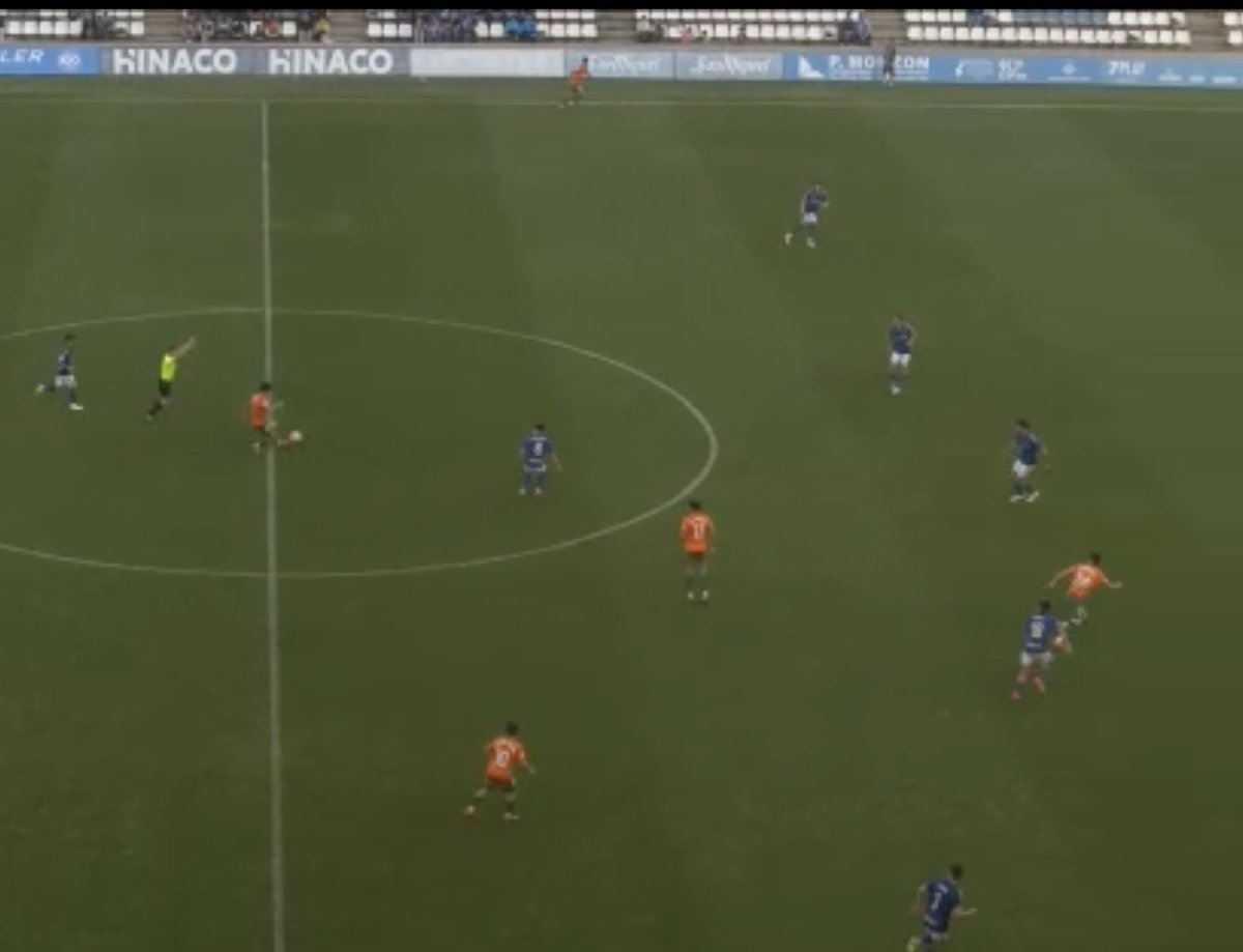 XavierEstradaF1's tweet image. Al camp, sovint tot sembla una cosa... però molts cops les imatges ens mostren una altra realitat. 
En aquest cas dos bons encerts dels assistents @LleidaCF @valenciacf que paga la pena esmentar! #novar #2rfef #campesports