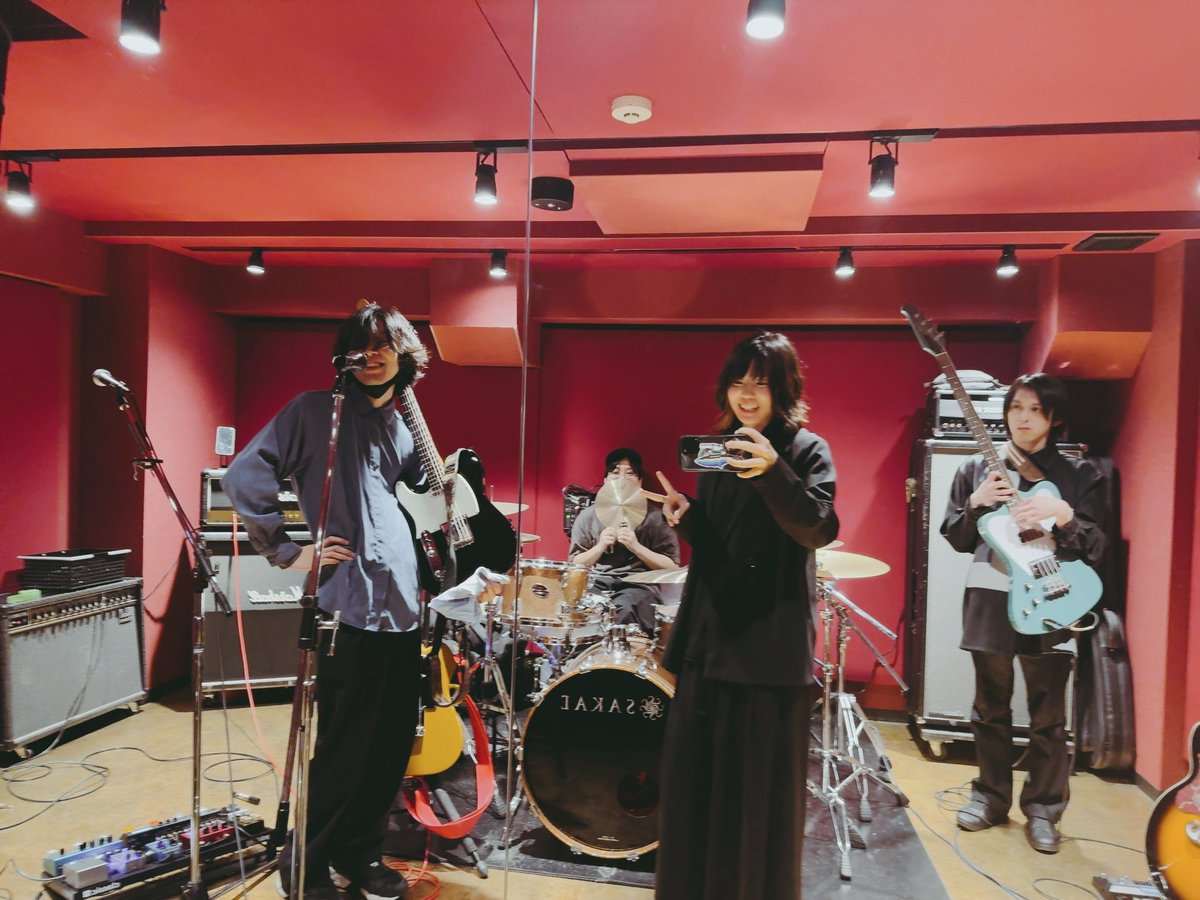 本日ワンマンに向けてスタジオ2本目！！
後半は守屋くんと完璧に合わせました🥁
仕上がってます。
ワンマンお楽しみに！！🐦‍⬛