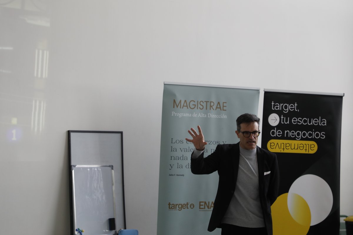 📣 Esta mañana hemos celebrado la cuarta sesión de MAGISTRAE, nuestro programa de alta dirección junto a target business school.

En un entorno tan singular como la Sala de Catas de Estrella de Levante, hemos disfrutado de una sesión inspiradora sobre "Hablar en público –