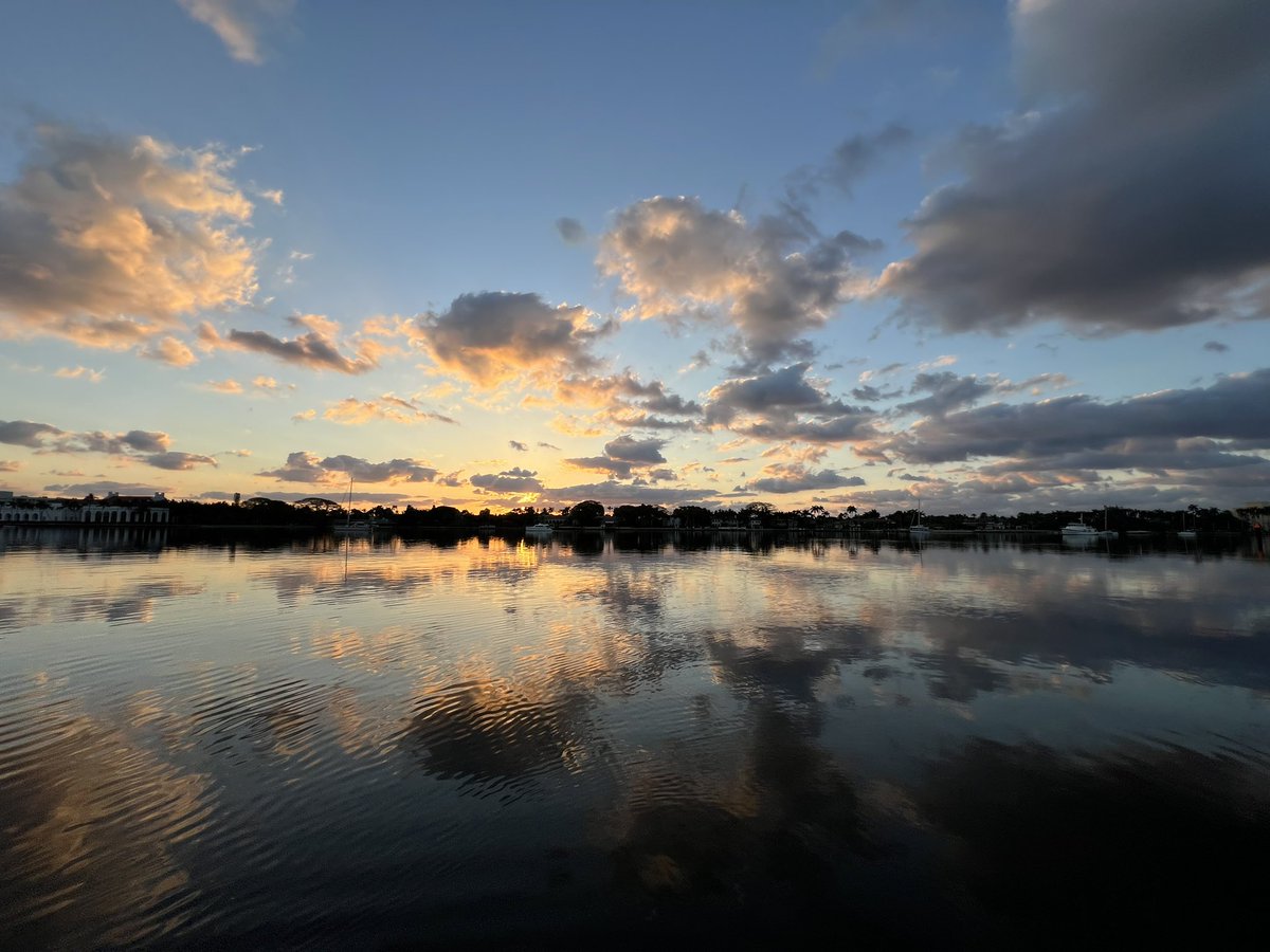 Mremember1010's tweet image. Moving at the speed of light… @a1lon9 
@Yannix_1337 
@RetardedAPR