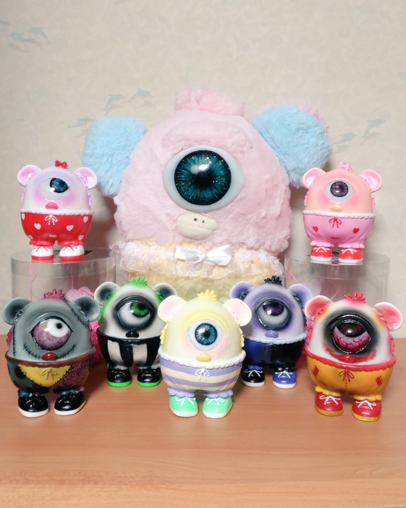 namekuji1985465's tweet photo. おふとん天国さんとベニアズマイモミさんのコラボMIMIMU HEAVENとPEEKaBOO_TOYさんのMIMIMU飾ってみました。
激カワです。

#PEEKaBOO_TOY 
#OFUTON_SOFVI https://t.co/e2ZeHinKXl