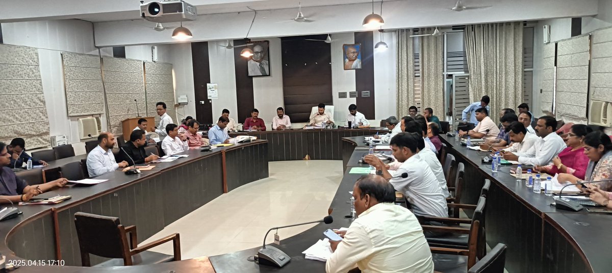 DM Barabanki (@barabankid) on Twitter photo लू-प्रकोप से बचाव एवं राहत के लिये तैयारी तथा कार्ययोजना को मूर्त रूप दिये जाने के संबंध में विकास भवन स्थित स्वर्णजयंती सभागार में बैठक करते हुए संबंधित विभागीय अधिकारियों को शासन की मंशा के अनुरूप कार्य करने के निर्देश दिए।
<a href="/CMOfficeUP/">CM Office, GoUP</a>
<a href="/UPGovt/">Government of UP</a>
<a href="/InfoDeptUP/">Information and Public Relations Department, UP</a> लू-प्रकोप से बचाव एवं राहत के लिये तैयारी तथा कार्ययोजना को मूर्त रूप दिये जाने के संबंध में विकास भवन स्थित स्वर्णजयंती सभागार में बैठक करते हुए संबंधित विभागीय अधिकारियों को शासन की मंशा के अनुरूप कार्य करने के निर्देश दिए।
<a href="/CMOfficeUP/">CM Office, GoUP</a>
<a href="/UPGovt/">Government of UP</a>
<a href="/InfoDeptUP/">Information and Public Relations Department, UP</a>