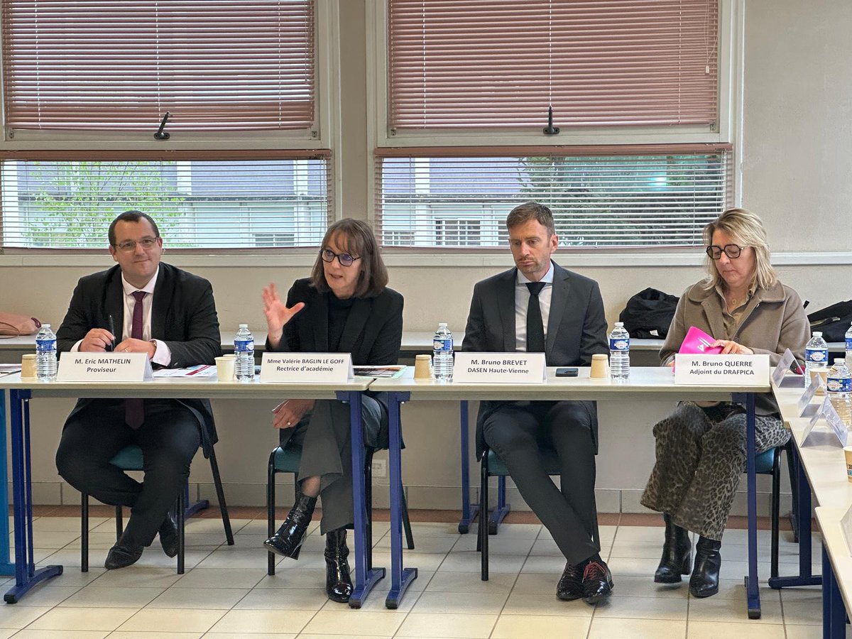 aclimoges's tweet photo. La rectrice Baglin-Le Goff participe à une table ronde sur l'ambition scolaire en milieu rural et visite l'internat labellisé internat d'excellence à la cité scolaire Darnet de St-Yrieix-la-Perche.
Un grand merci à l'équipe éducative pour son accueil et son engagement quotidien. https://t.co/GD36Q1HJVF