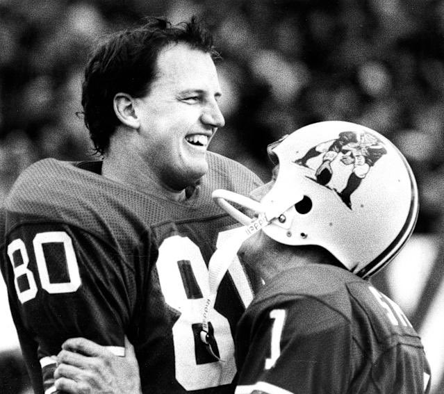 PatsTouchback's tweet image. Former Patriots TE Don Hasselbeck passed away yesterday aged 70.
Our thoughts are with his family and friends at this very difficult time. Rest In Peace, Don!