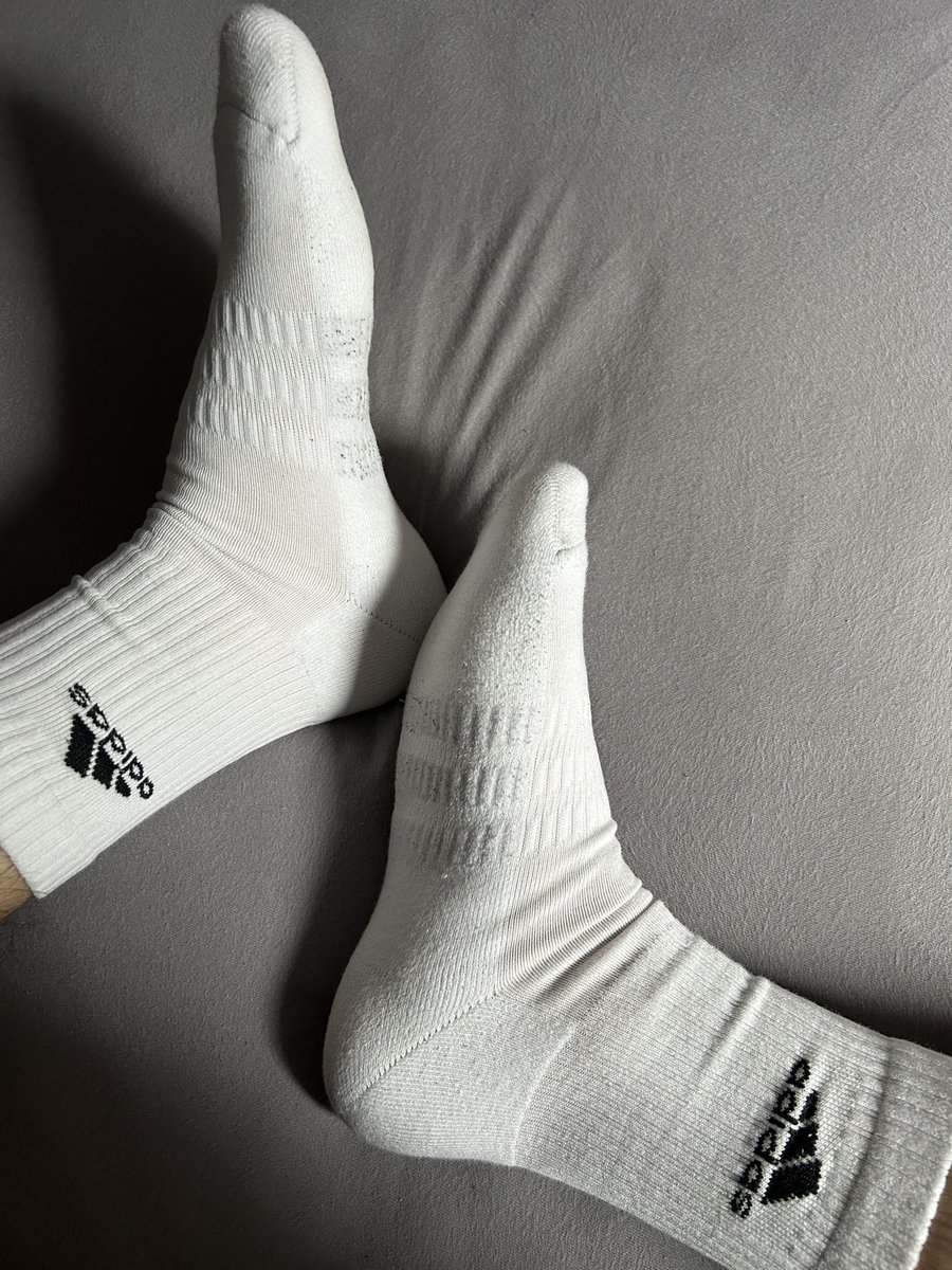 lukes4socks's tweet photo. Some well worn adidas socks 😈
Who‘s going to sniff them?🔥
#smelly #boysocks #socksslave #master #smellysocks https://t.co/0DviLPFeYR