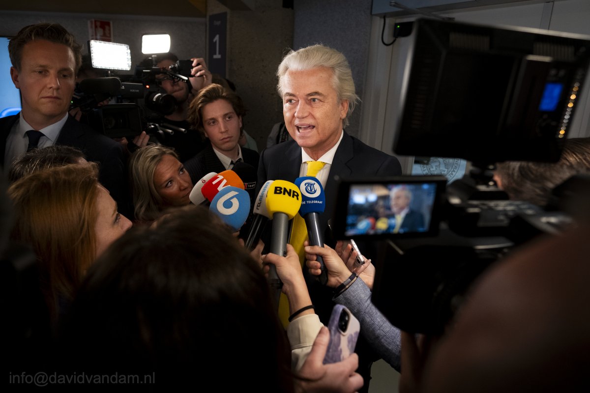 David van Dam (@daphid) on Twitter photo De #voorjaarsnota nadert de deadline. De onderhandelingen zijn even onderbroken zodat <a href="/geertwilderspvv/">Geert Wilders</a> en de andere onderhandelaars kunnen stemmen in de <a href="/2eKamertweets/">Tweede Kamer</a>. <a href="/volkskrant/">de Volkskrant</a> De #voorjaarsnota nadert de deadline. De onderhandelingen zijn even onderbroken zodat <a href="/geertwilderspvv/">Geert Wilders</a> en de andere onderhandelaars kunnen stemmen in de <a href="/2eKamertweets/">Tweede Kamer</a>. <a href="/volkskrant/">de Volkskrant</a>