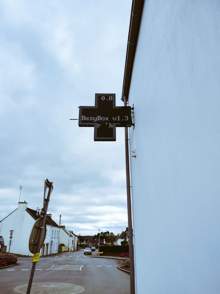 wdesportes's tweet image. #BusyBox 1.3 on a #Pharmacy sign in #France!