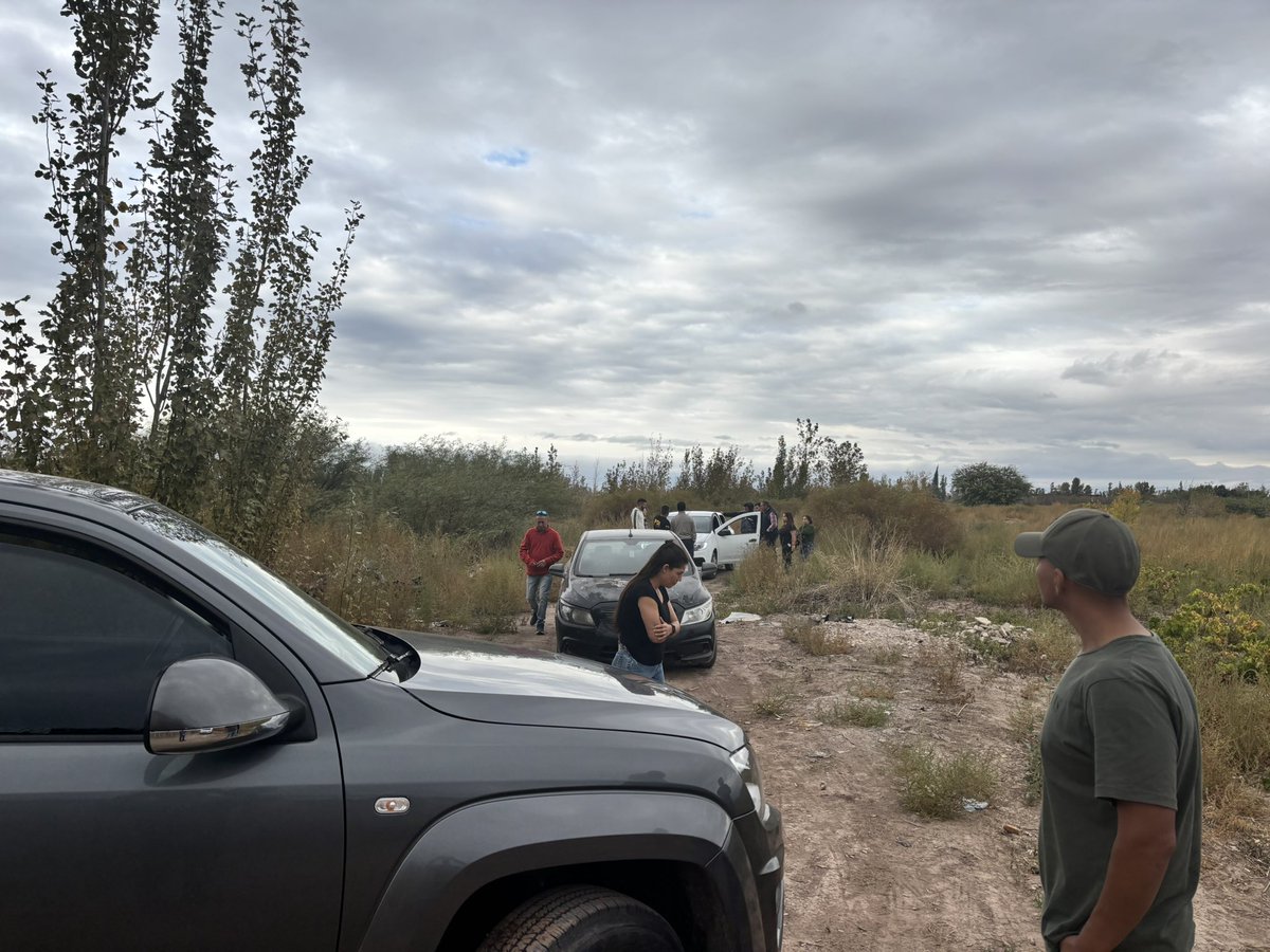 URGENTE 🚨 
Aprehendieron al prófugo Victor Rodriguez en zona de El Algarrobal. Está acusado de abusar de una joven de 20 años en El Borbollón <a href="/radionihuil/">Radio Nihuil</a>