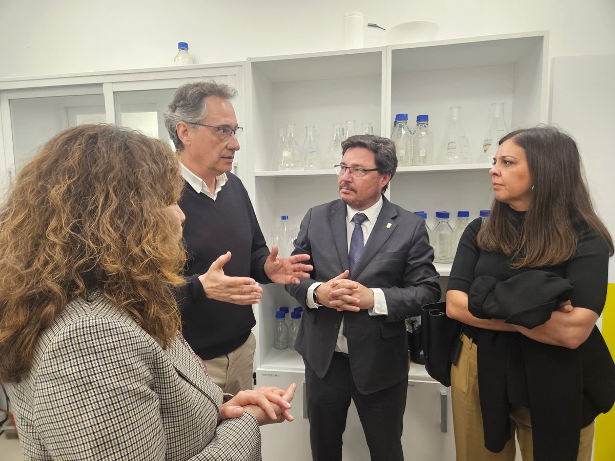 Ha sido un placer visitar este martes la empresa Ingulados en Cáceres, dedicada a la investigación en el área de veterinaria y biotecnología.

Una empresa de muy alto valor que realiza I+D, con empleos de alta remuneración y que nos ayuda a crecer en riqueza y empleo.