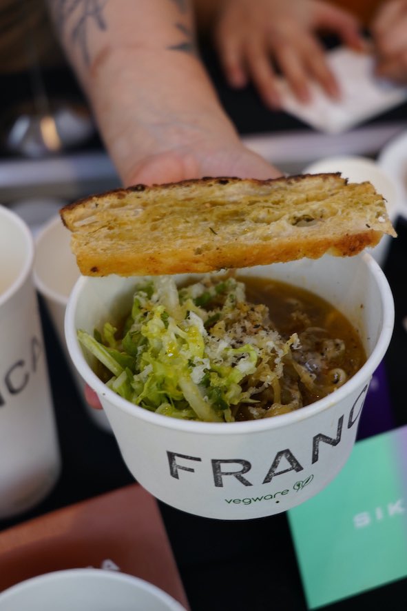 garage_gourmet's tweet photo. Bajan 2 gradulis y nosotros ya empezamos a producir #OllasDelMundo, nuestro festival gastronómico de invierno. 🥵 https://t.co/Y5z7DwGzSK