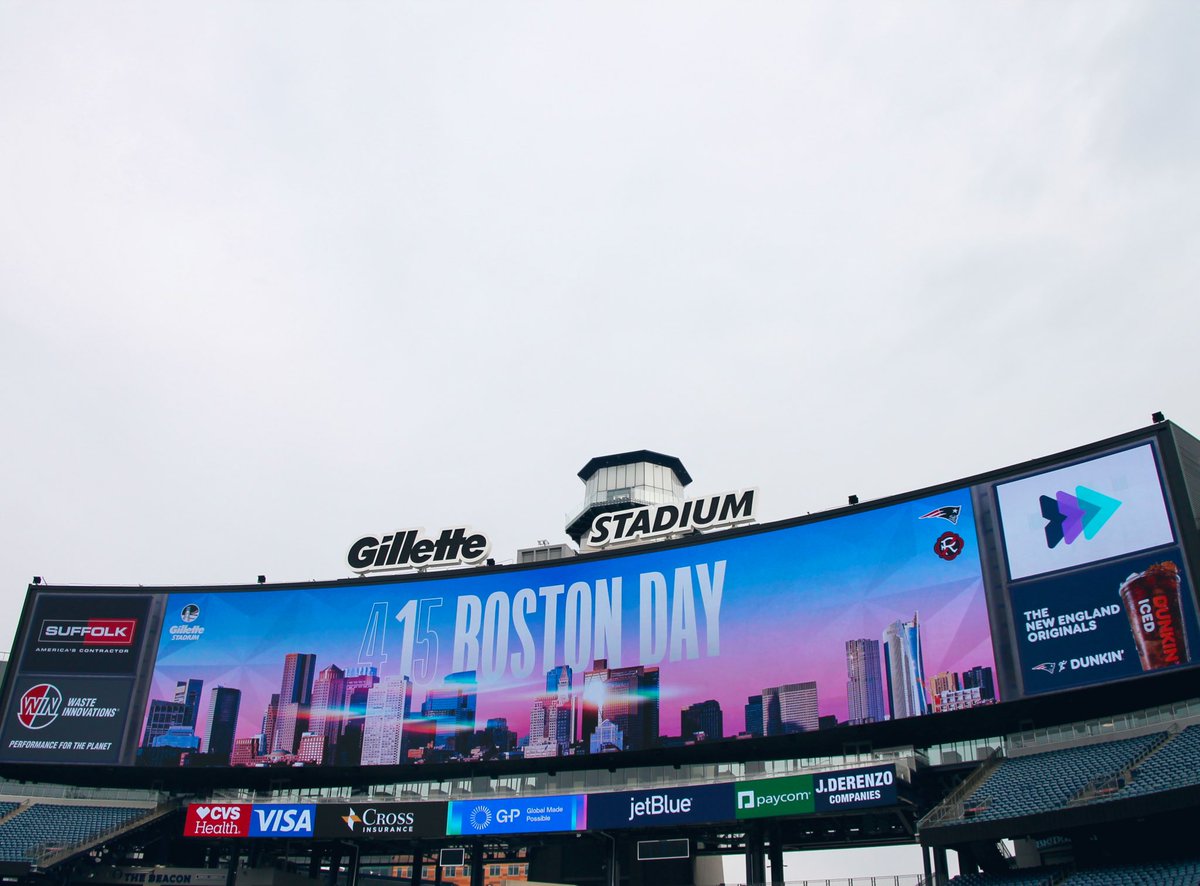 GilletteStadium's tweet image. Together we remember. 💙💛

#OneBostonDay | #BostonStrong