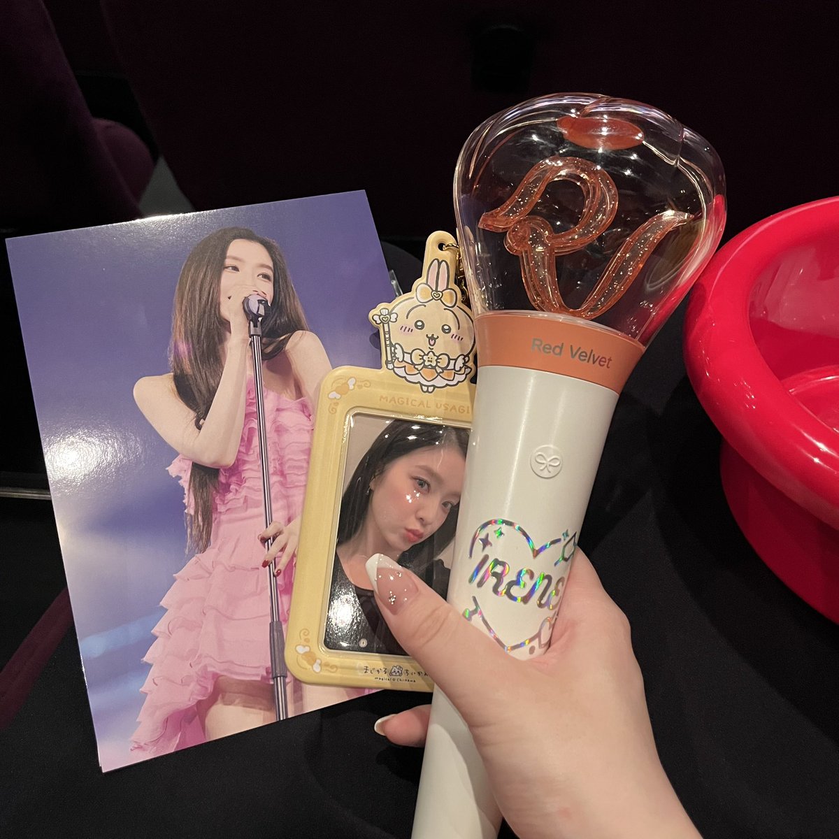 IrenepinkRed's tweet photo. ずっと号泣してた😭
またライブいきたいな...💭

#RedVelvetHappinessDiary 
#RedVelvet https://t.co/rAxJZWmz4f