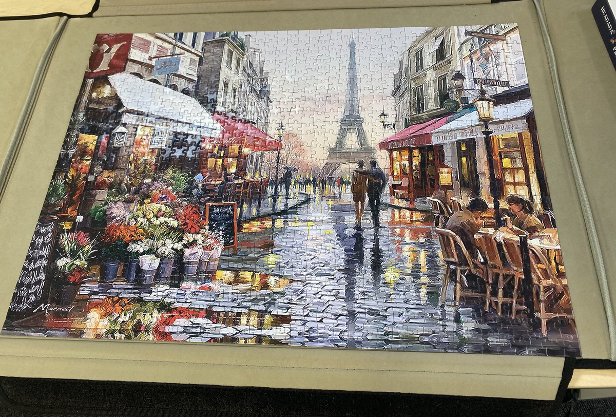 WFlibraries's tweet image. Another beautiful #jigsaw finished at #NormantonLibrary @MyWakefield Romantic Paris 💕 #Romance #Paris #france