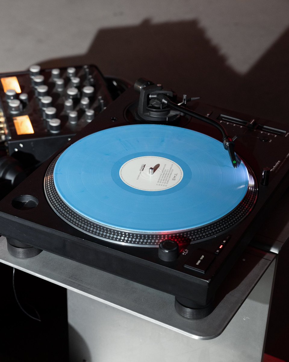 Vegyn's Blue Moon Safari listening session at Spazio Maiocchi, Milan

Thanks to Capsule for being the best hosts we could have hoped for! And to @StoneIsland and Friendly Pressure for the beautiful sound system