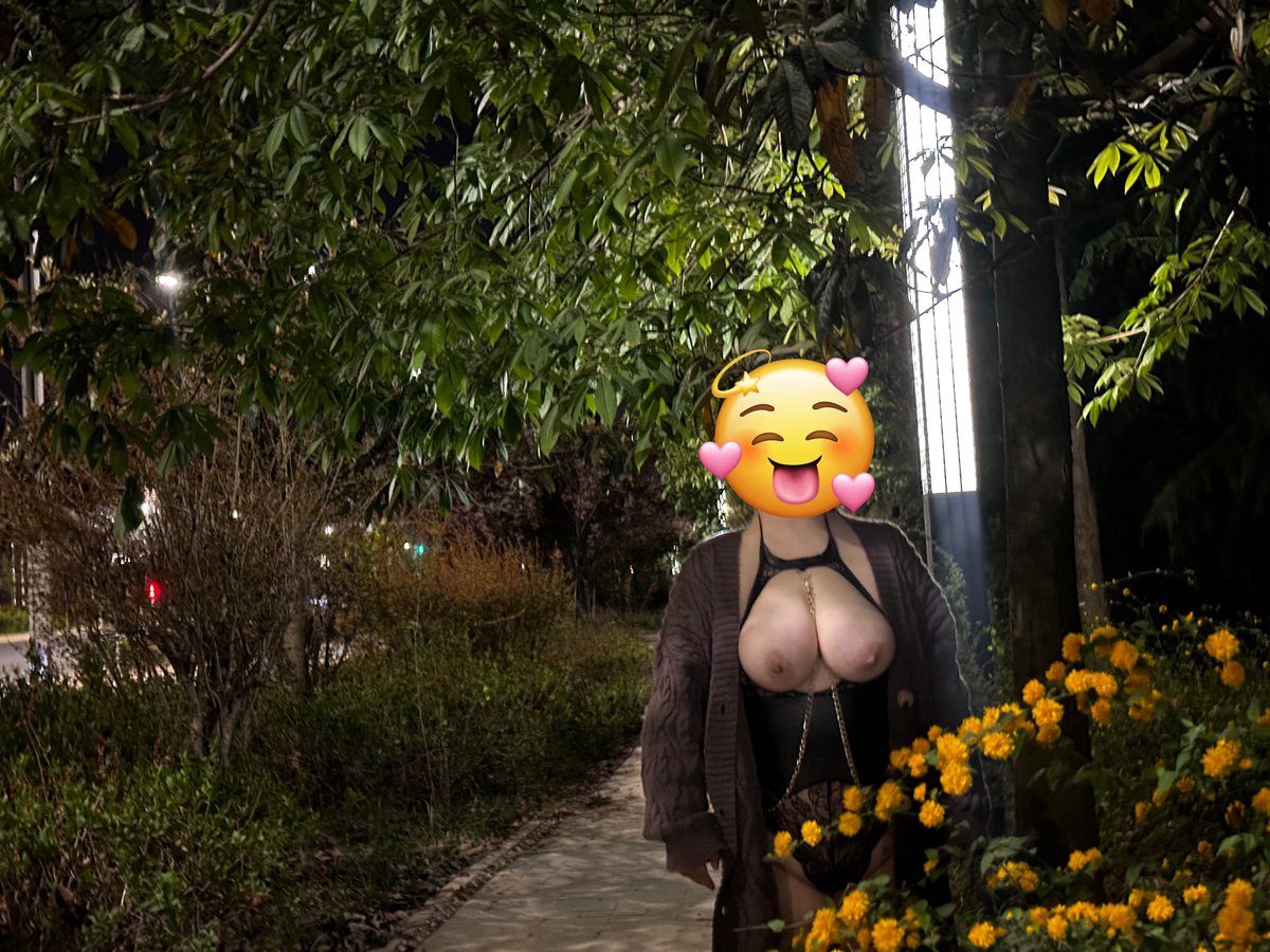 没想到媳妇第一次尝试露出挺大胆的
#露出
#夫妻情侣交换