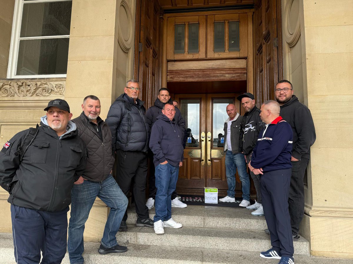 Unite the union: join a union (@unitetheunion) on Twitter photo 🙏Thanks to the thousands of locals who signed our petition supporting <a href="/BhamCityCouncil/">Bham City Council</a> bin workers facing massive pay cuts
Unbelievably the council barred the doors on union reps trying to deliver the petition today 😱 But don’t worry. We emailed it to the leader & commissioners 🙏Thanks to the thousands of locals who signed our petition supporting <a href="/BhamCityCouncil/">Bham City Council</a> bin workers facing massive pay cuts
Unbelievably the council barred the doors on union reps trying to deliver the petition today 😱 But don’t worry. We emailed it to the leader & commissioners
