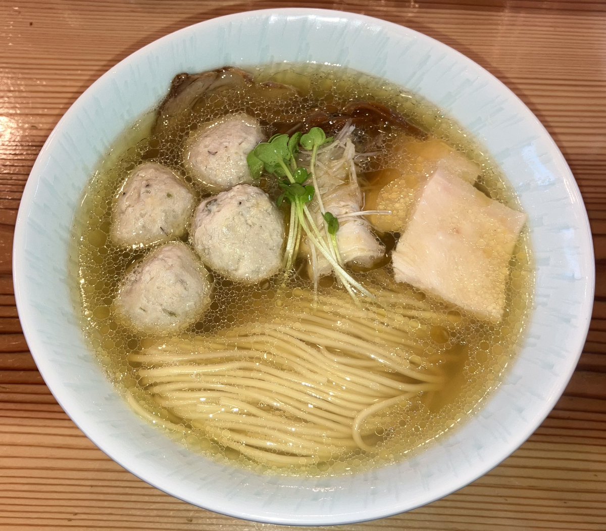 4月15日(火)は杉並区/高井戸「塩そば時空」さん

2023年8月オープンのお店ですが、ようやく待望の初訪になりました

「特製塩そば」を「軟骨つくね」増しトッピング

無化調とは思えない深い旨みに驚愕です！

無化調を謳う塩ラーメンで、ここまでの濃厚さは初めてかもしれません

感動しました！