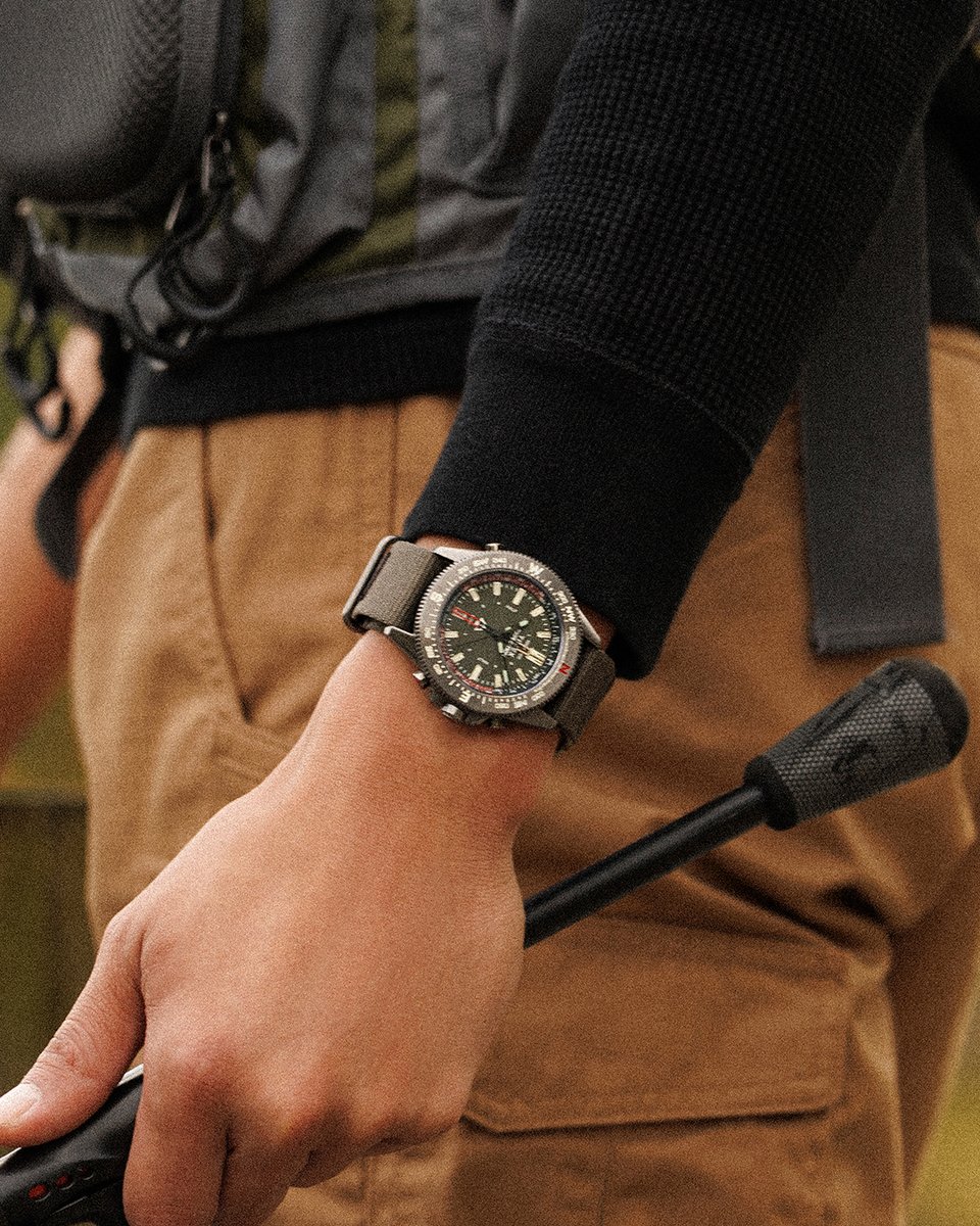 Explore more and scroll less with our Tide-Temp-Compass watch. A dedicated fourth hand tracks tides, measures air and water temperature, and points you in the right direction with an analog compass display so you can stay ahead of the elements.

We've updated it with a 43mm