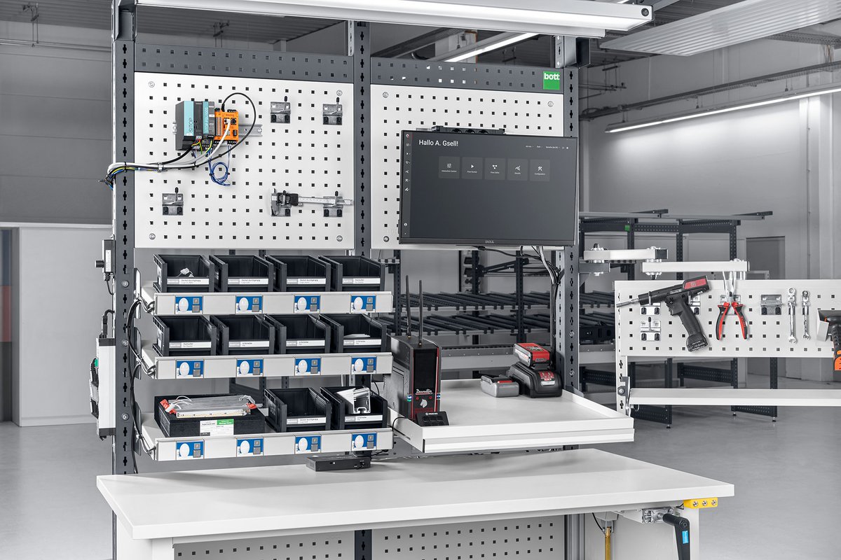 Bott_Ltd's tweet image. Tailored for tomorrow 🔧💡
Whether you require a single workstation or an entire assembly line, bott avero can be adapted to fit linear, U-shaped, or custom layouts that best suit your workspace.
Our experts collaborate with you to design customised assembly workstations,…