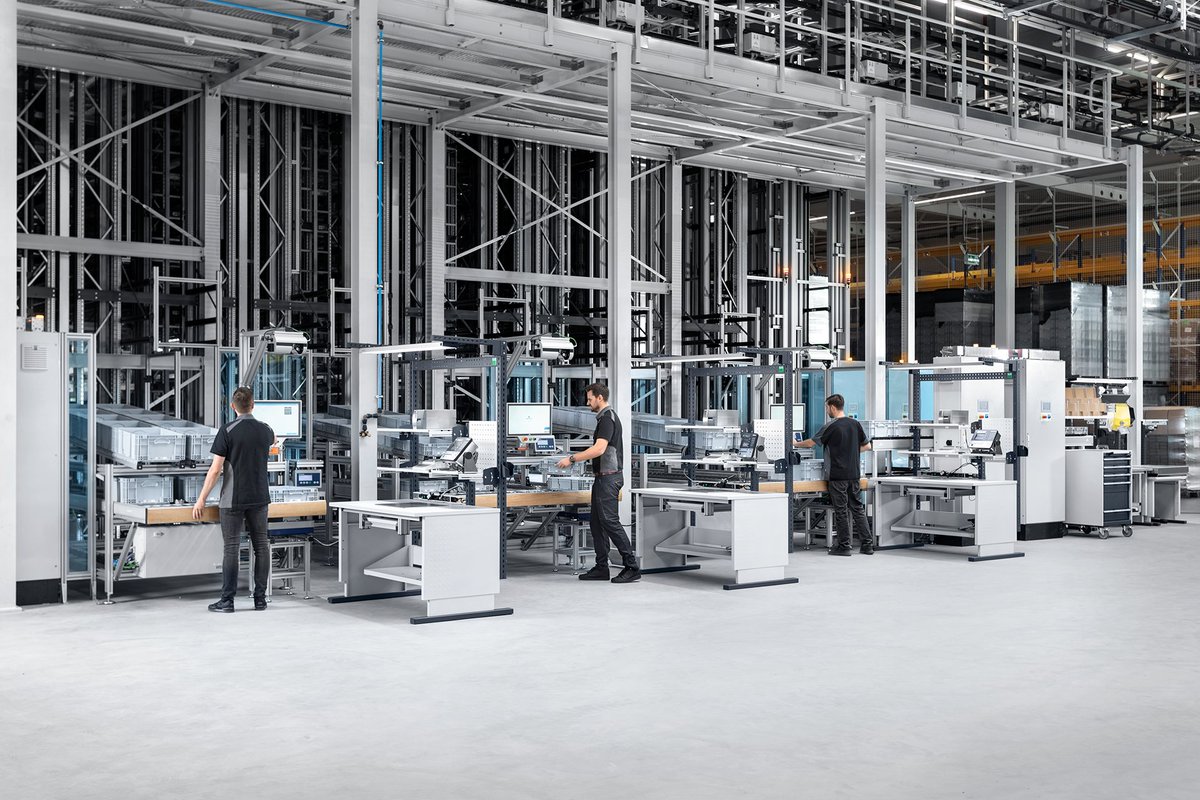 Bott_Ltd's tweet image. Tailored for tomorrow 🔧💡
Whether you require a single workstation or an entire assembly line, bott avero can be adapted to fit linear, U-shaped, or custom layouts that best suit your workspace.
Our experts collaborate with you to design customised assembly workstations,…
