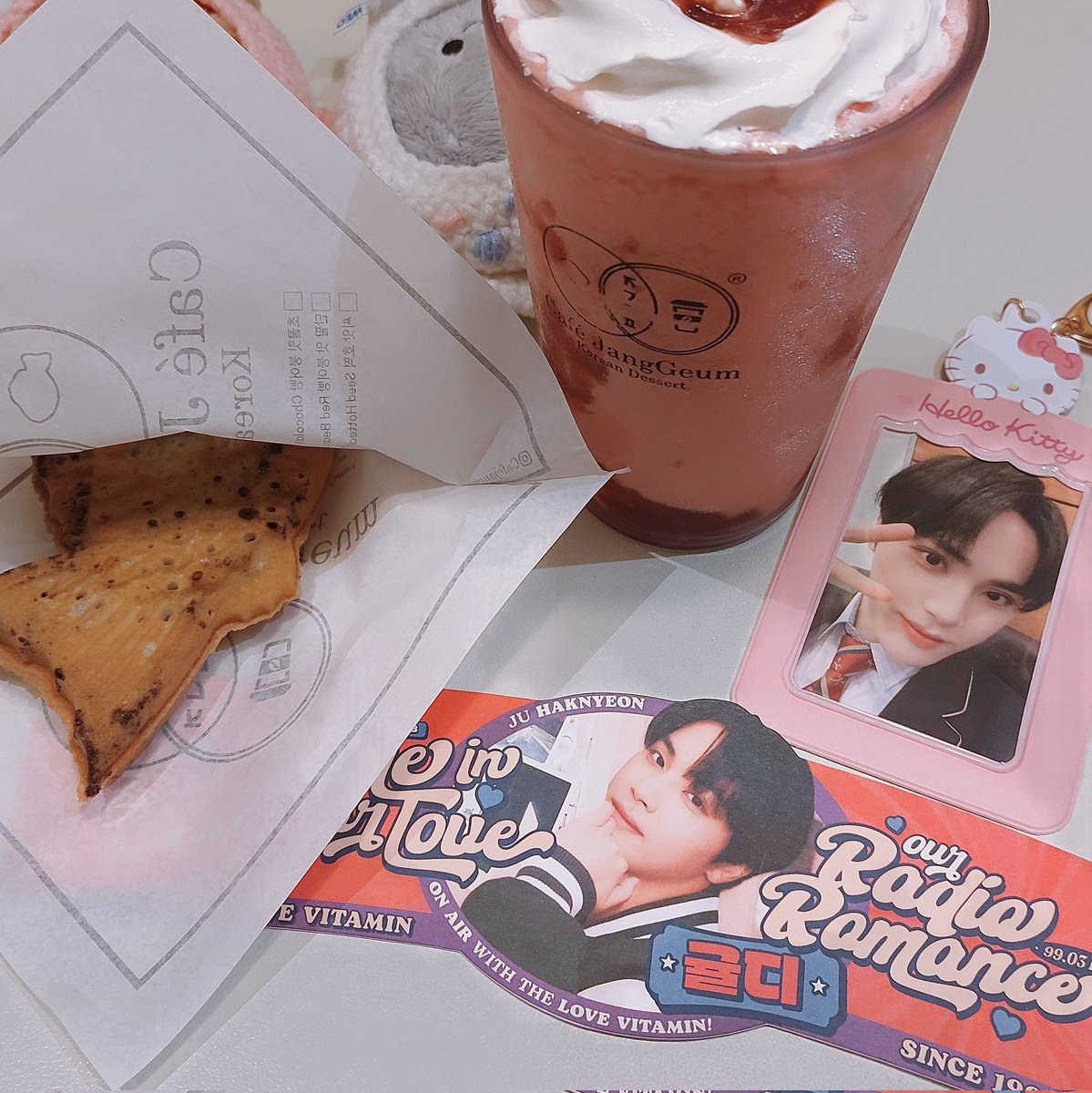 📍 <a href="/309MOOD/">RADIO ROMANCE</a> <a href="/CafeJanggeum/">Cafe Janggeum</a>

visited 귤디 after work 🎧🧡 belated happy birthday, haknyeon (˶ᵔ ᵕ ᵔ˶)

#9903FM #JUHAKNYEON #주학년
