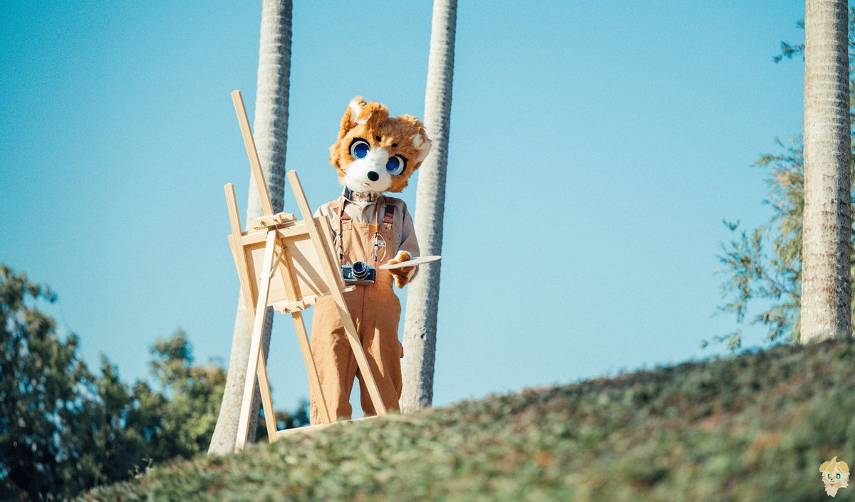 #FursuitEveryday 
在阳光下作画
📸：勒克斯LUX