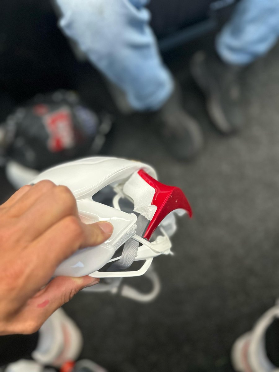 _shaering's tweet image. Silvan Dillier sagt zur @AargauerZeitung: «Es sind Fehler passiert, aber bei Paris–Roubaix gibt es halt sehr viele Defekte. Der Mechaniker hat sich entschuldigt.» Dilliers Helm war gespalten, der Finger aber nicht gebrochen. 

aargauerzeitung.ch/sport/rad-ich-…