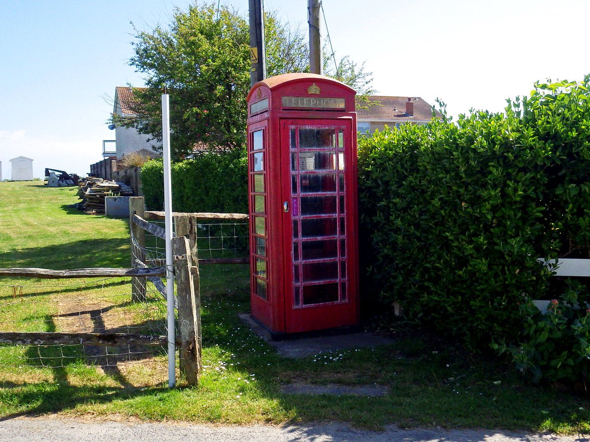 C20Society's tweet photo. ☎️ Another good-news-story for the 40th anniversary of C20’s Telephone Boxes Campaign:

The tired K6 at Norman’s Bay, East Sussex, has been restored by Bexhill Heritage to become a book and seed exchange, re-opened by broadcaster David Dimbleby.

Send us your kiosk transformation stories!