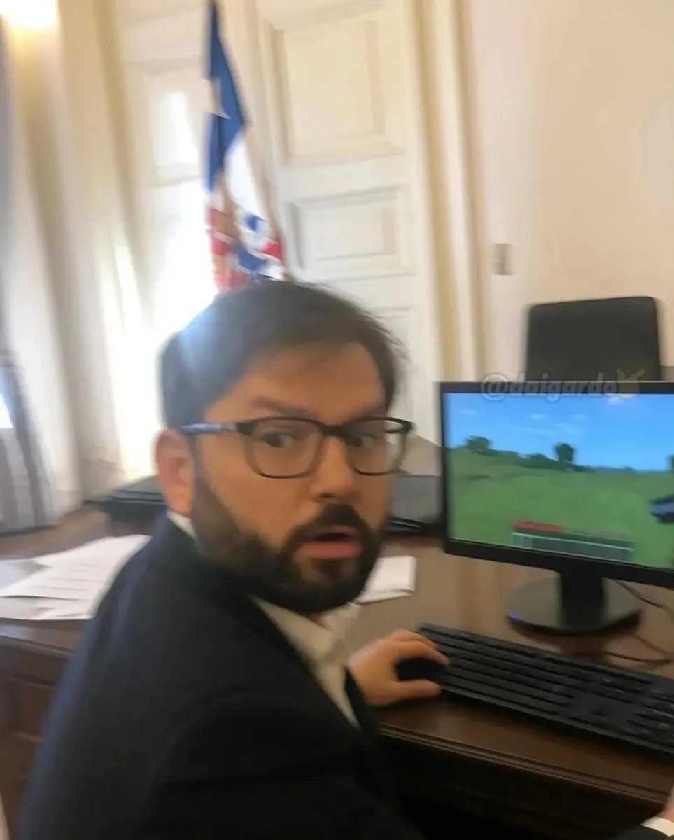 QUE ESTA JUGANDO SEÑOR PRESIDENTE?