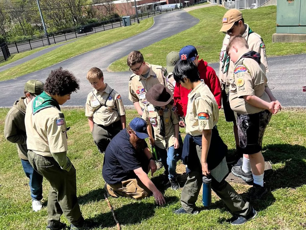 TNMilitaryDept's tweet image. This past weekend, the Tennessee Military Department hosted its 4th Annual Merit Badge University for nearly 300 Scouts who wanted to live up to their motto, “be prepared.”
Story here: tn.gov/military/news/…
#tennesseenationalguard