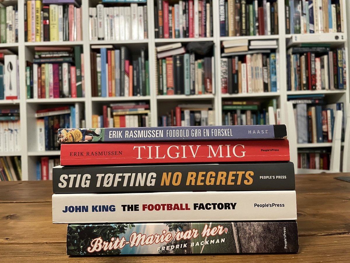 Jeg holder af fysiske boghandlere, af boghandlere online, af biblioteker, af antikvariater, af bogskabe og i weekenden holdt jeg af et loppemarked.