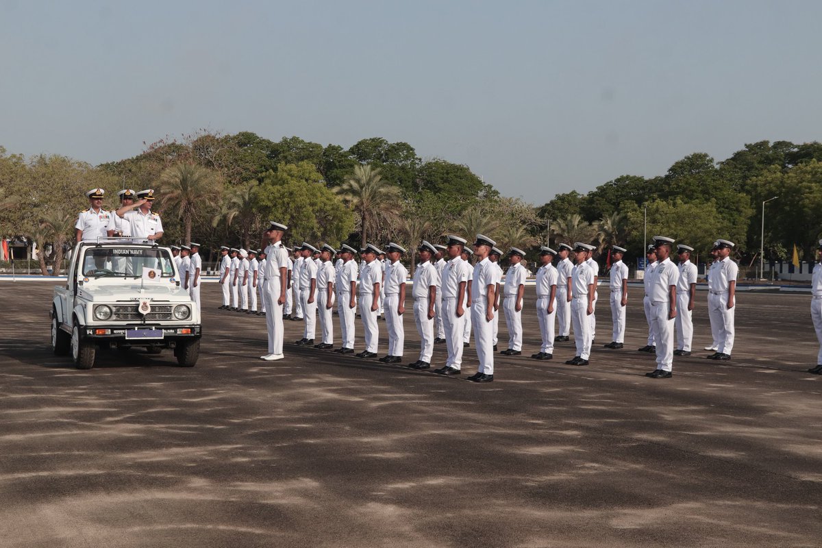 IN_Valsura's tweet photo. Cmde Rahul Sharma took over as the 39th Commanding Officer of #INSValsura on #14Apr 25. An alumnus of @iitmadras, #DSSC Wellington & @InNwc Goa, he brings over 27 years of operational, technical & leadership experience to lead #IndianNavy's premier Technical Trg establishment. https://t.co/ZPS9ejvp3Y