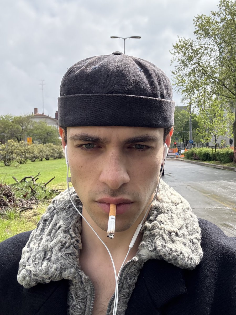 😠