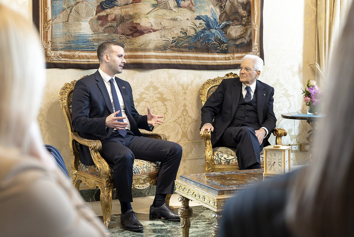 Il Presidente #Mattarella 🇮🇹 ha ricevuto al #Quirinale il Primo Ministro del #Montenegro Milojko #Spajić 🇲🇪

Il video: youtu.be/9iTkjneJsp4?si…