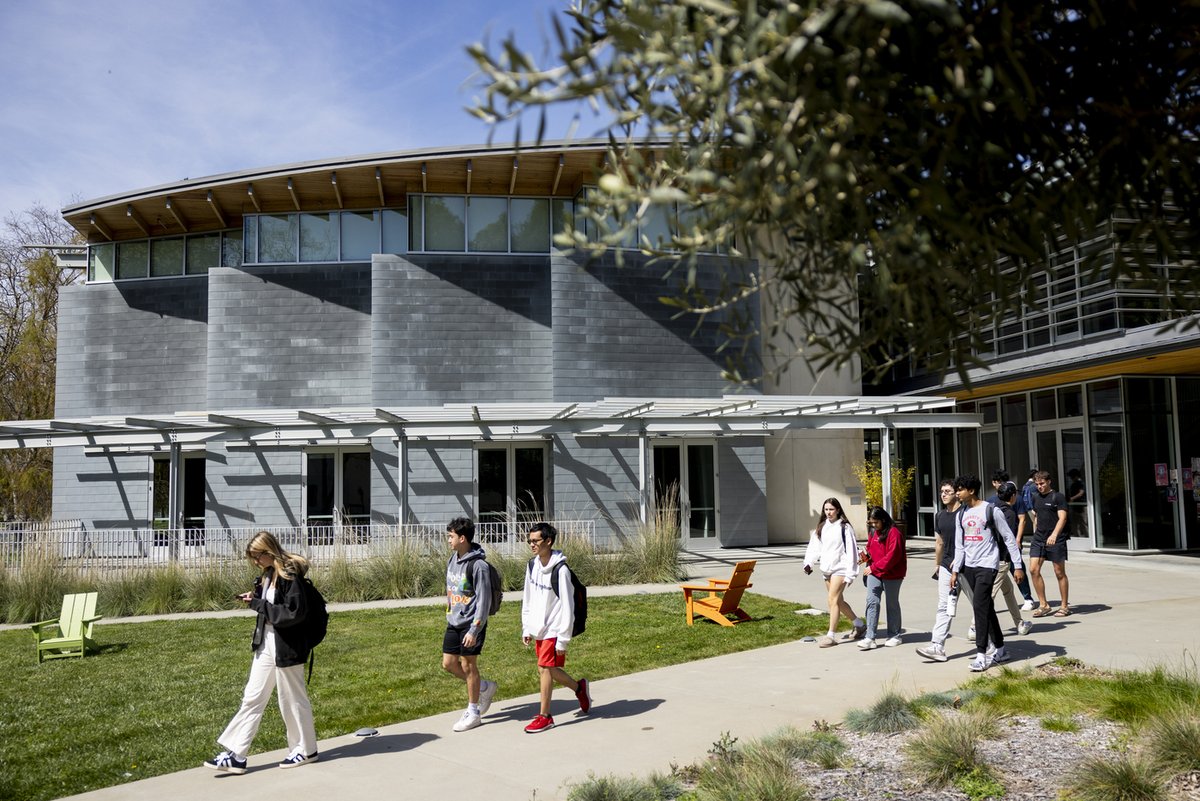 NU_Oakland's tweet image. Closing the books on another unforgettable semester 📚 

Happy #LastDayOfClasses, Huskies!